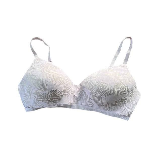 Victoria's Secret Other - Victoria’s Secret Womens Light Purple Pink T-Shirt Lightly Lined Palm Size 40D